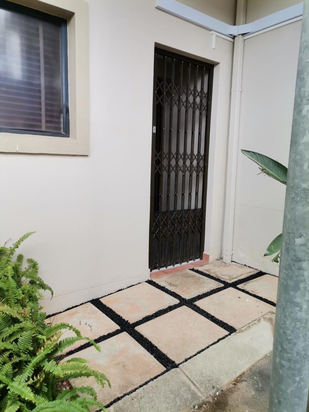 Topanga 17 Uvongo Beach Exterior photo